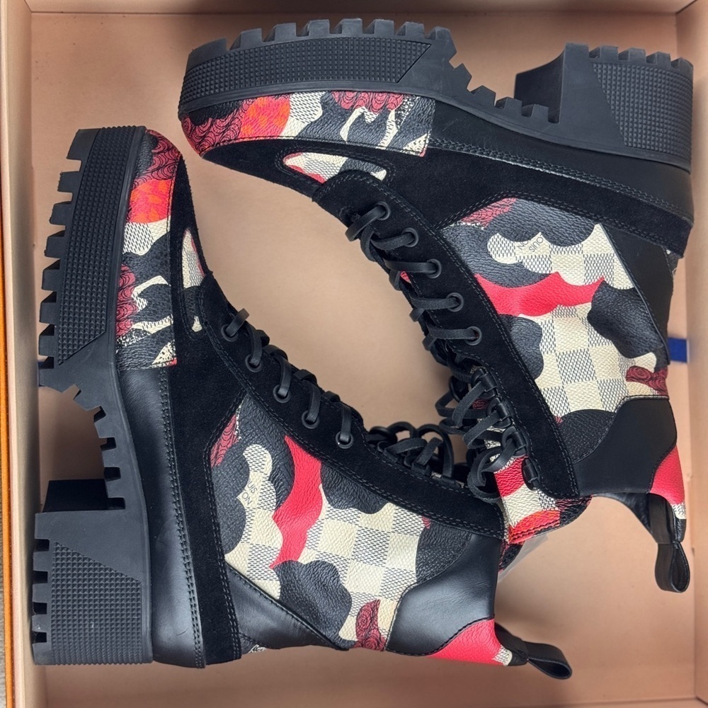 LOUIS VUITTON Laurรฉate leather riding boots Size 38